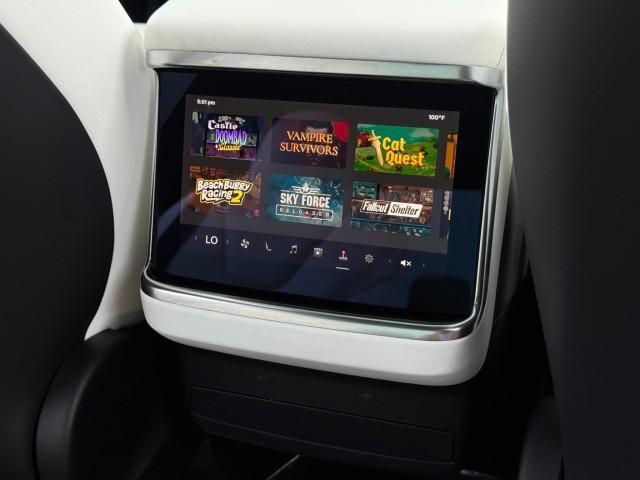Photo of 2022 Pearl White Multi-Coat Tesla Model X