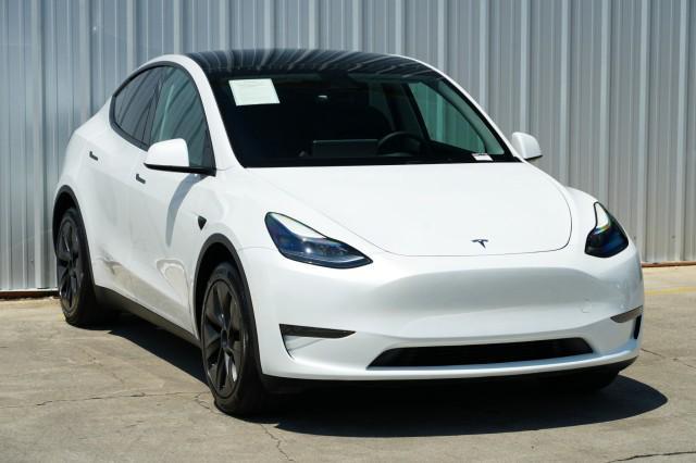 Photo of 2025 Pearl White Multi-Coat Tesla Model Y