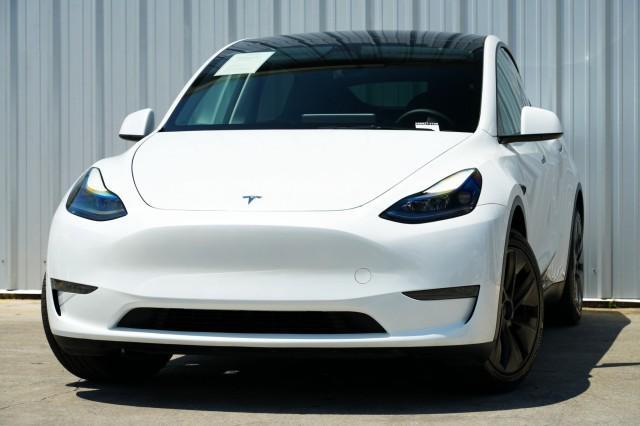 Photo of 2025 Pearl White Multi-Coat Tesla Model Y