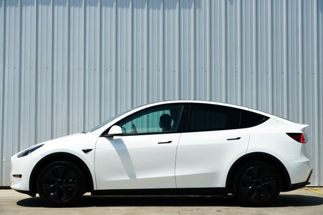 Photo of 2025 Pearl White Multi-Coat Tesla Model Y