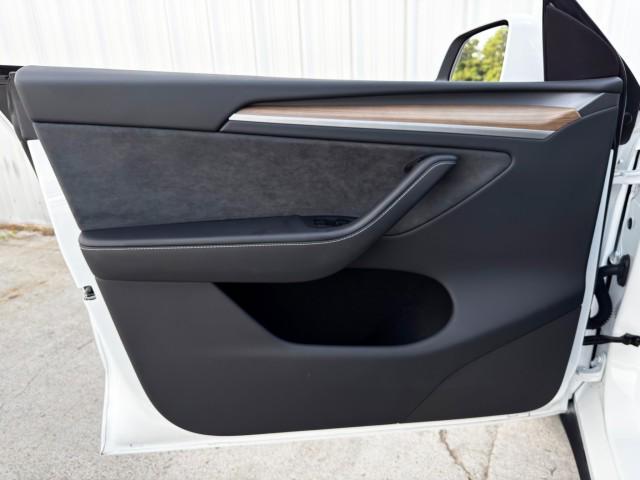 Photo of 2025 Pearl White Multi-Coat Tesla Model Y