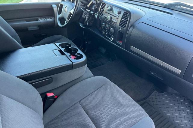 Photo of 2007 Summit White GMC Sierra 1500