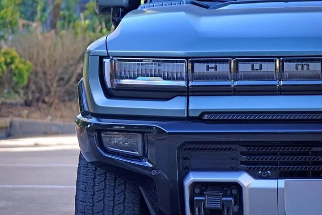 Photo of 2024 Green GMC HUMMER EV SUV
