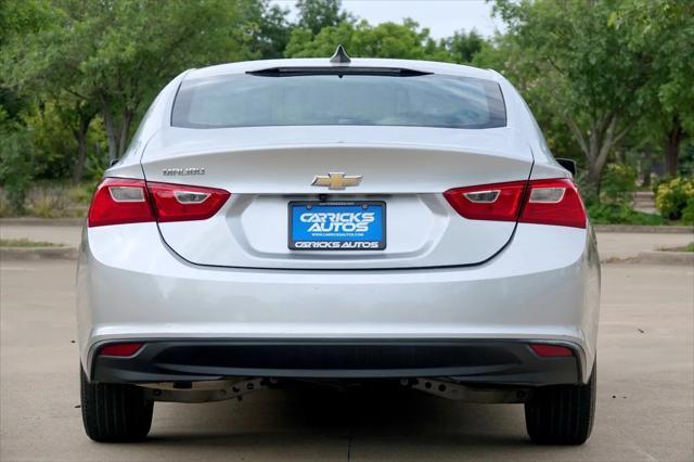 Photo of 2018 Silver Chevrolet Malibu