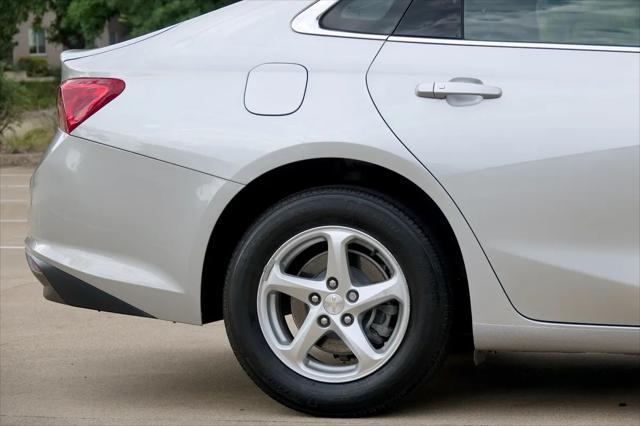 Photo of 2018 Silver Chevrolet Malibu