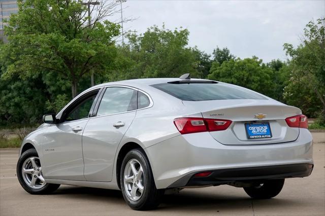 Photo of 2018 Silver Chevrolet Malibu
