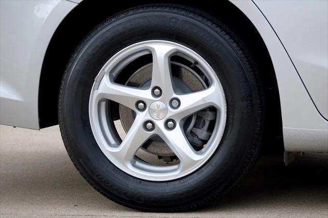 Photo of 2018 Silver Chevrolet Malibu