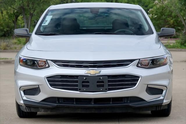 Photo of 2018 Silver Chevrolet Malibu
