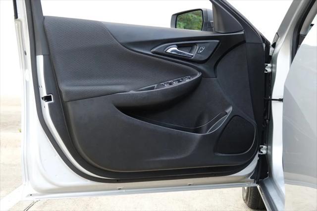 Photo of 2018 Silver Chevrolet Malibu