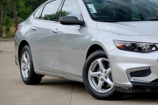 Photo of 2018 Silver Chevrolet Malibu