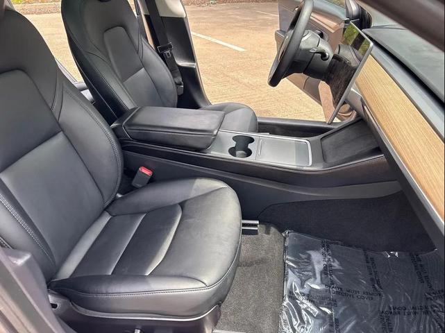 Photo of 2022 Silver Tesla Model 3