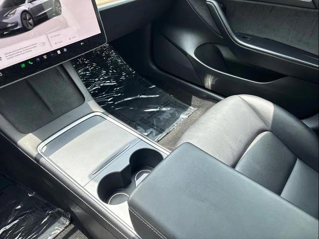 Photo of 2022 Silver Tesla Model 3