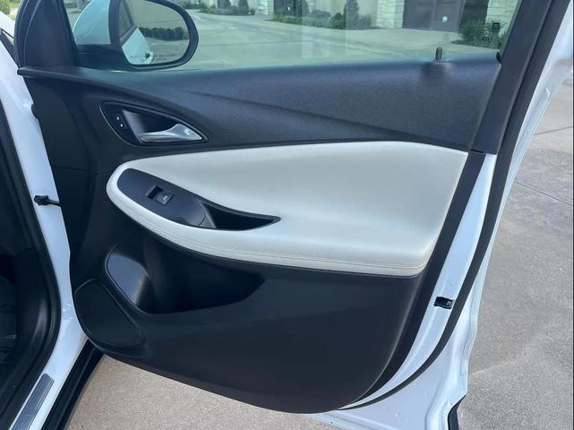 Photo of 2021 White Buick Encore GX
