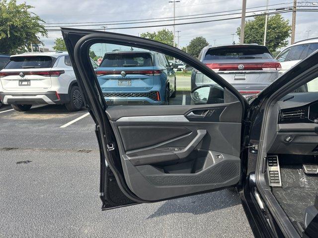 Photo of 2025 Deep Black Pearl Effect Volkswagen Jetta