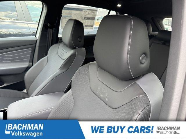 Photo of 2025 Opal White Pearl W / Black Roof Volkswagen ID.4
