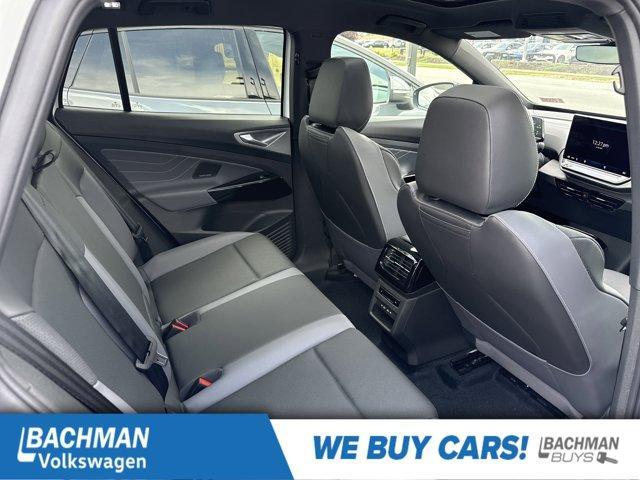 Photo of 2025 Opal White Pearl W / Black Roof Volkswagen ID.4