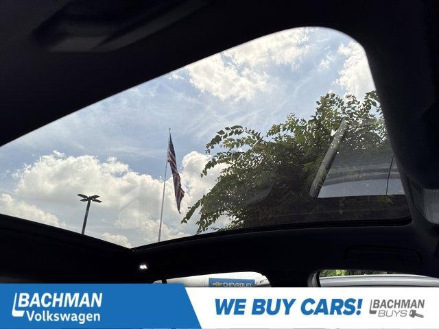 Photo of 2025 Opal White Pearl W / Black Roof Volkswagen ID.4