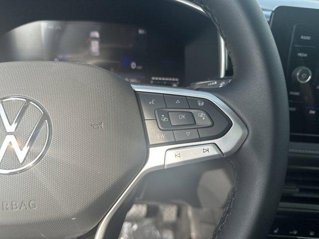 Photo of 2025 Opal White Pearl Effect Volkswagen Jetta