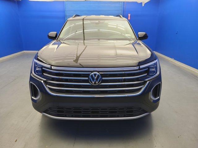 Photo of 2025 Deep Black Pearl Effect Volkswagen Atlas