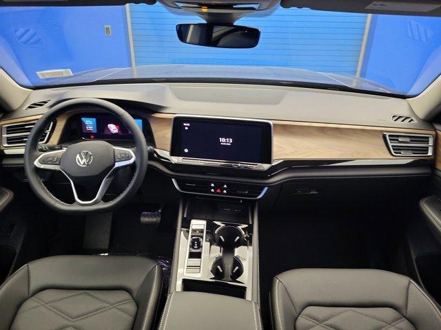 Photo of 2025 Deep Black Pearl Effect Volkswagen Atlas