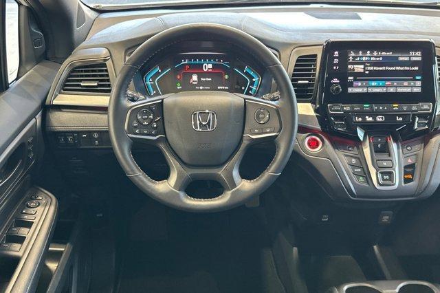 Photo of 2023 White Honda Odyssey