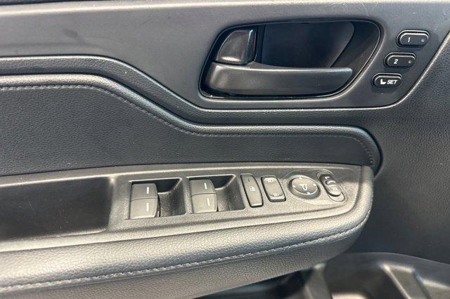 Photo of 2023 White Honda Odyssey