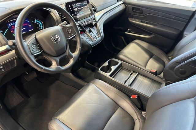 Photo of 2023 White Honda Odyssey