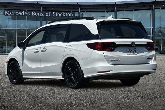 Photo of 2023 White Honda Odyssey