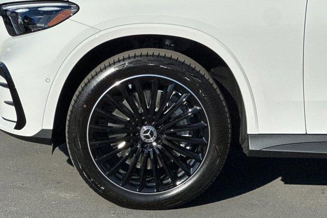 Photo of 2026 Polar White Mercedes-Benz GLC 300