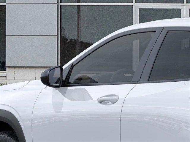Photo of 2025 Summit White Chevrolet Trax