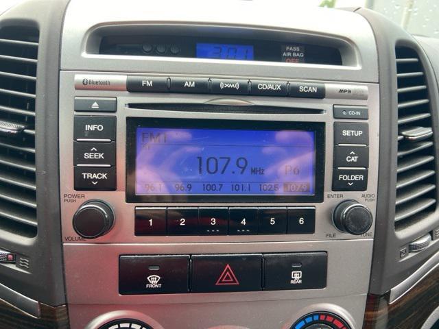 Photo of 2011 Moonstone Silver Hyundai SANTA FE