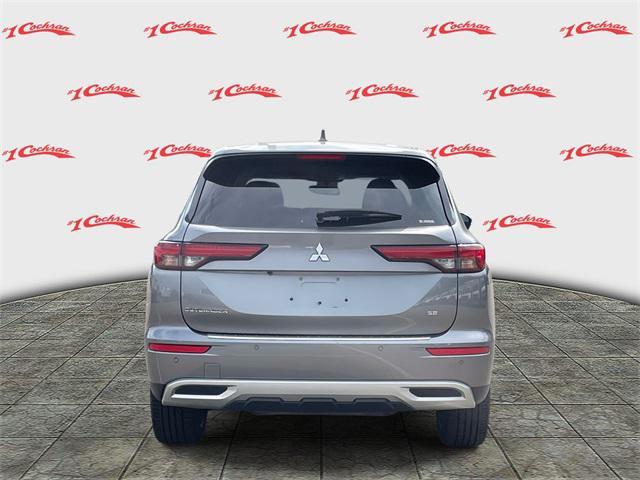 Photo of 2022 Mercury Gray Metallic Mitsubishi Outlander