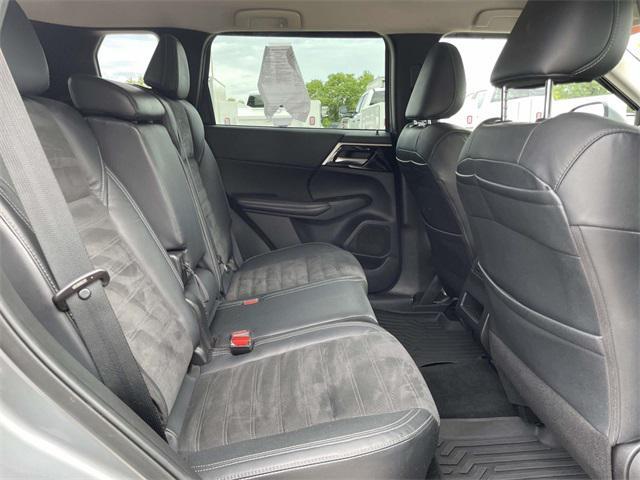 Photo of 2022 Mercury Gray Metallic Mitsubishi Outlander