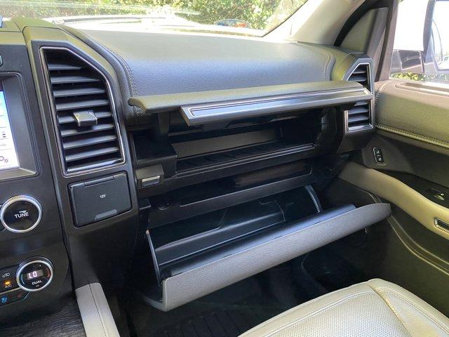 Photo of 2019 White Platinum Metallic Tri-Coat Ford Expedition