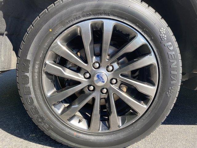 Photo of 2019 White Platinum Metallic Tri-Coat Ford Expedition