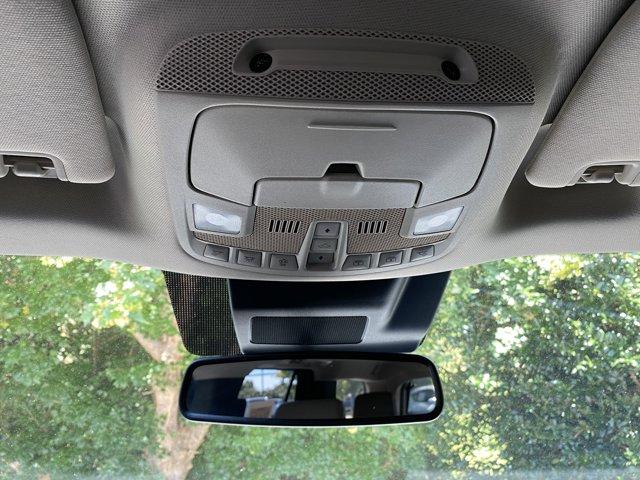 Photo of 2019 White Platinum Metallic Tri-Coat Ford Expedition