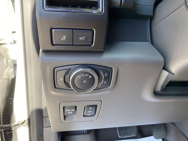 Photo of 2019 White Platinum Metallic Tri-Coat Ford Expedition