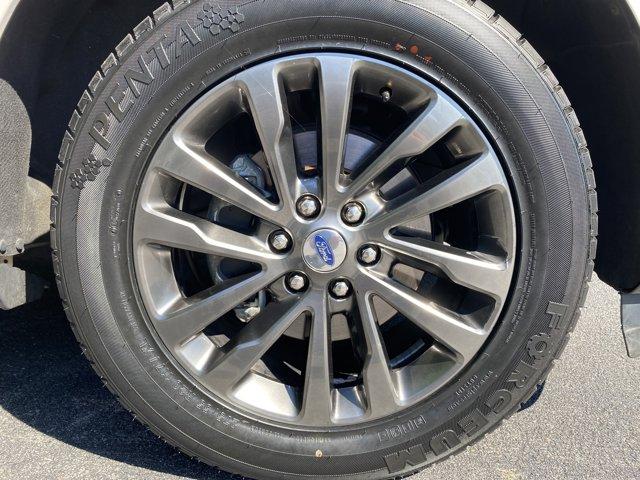 Photo of 2019 White Platinum Metallic Tri-Coat Ford Expedition