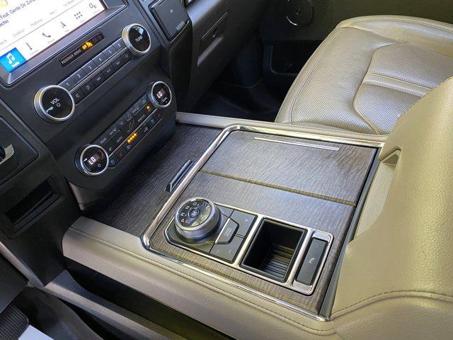 Photo of 2019 White Platinum Metallic Tri-Coat Ford Expedition