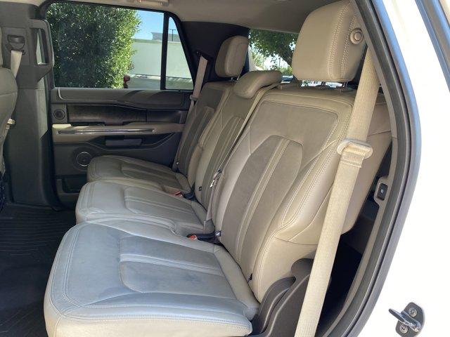 Photo of 2019 White Platinum Metallic Tri-Coat Ford Expedition