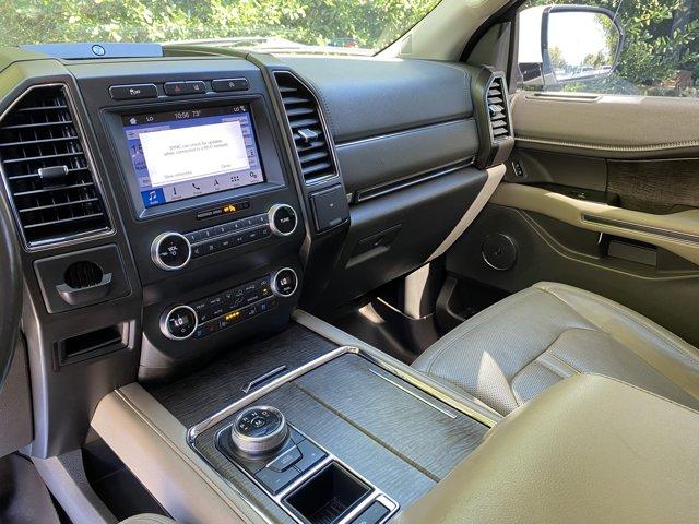 Photo of 2019 White Platinum Metallic Tri-Coat Ford Expedition