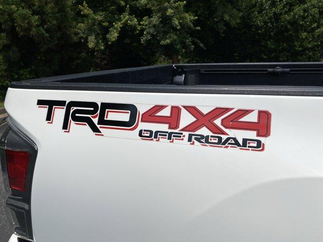 Photo of 2021 Super White Toyota Tacoma