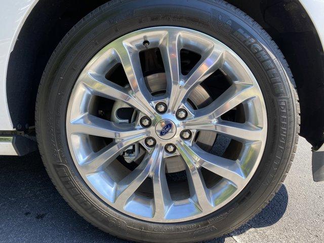 Photo of 2019 White Platinum Metallic Tri-Coat Ford Expedition
