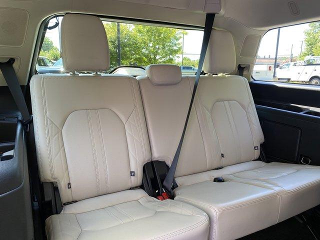 Photo of 2019 White Platinum Metallic Tri-Coat Ford Expedition