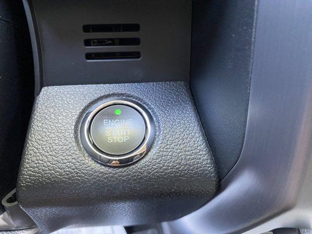 Photo of 2019 White Platinum Metallic Tri-Coat Ford Expedition