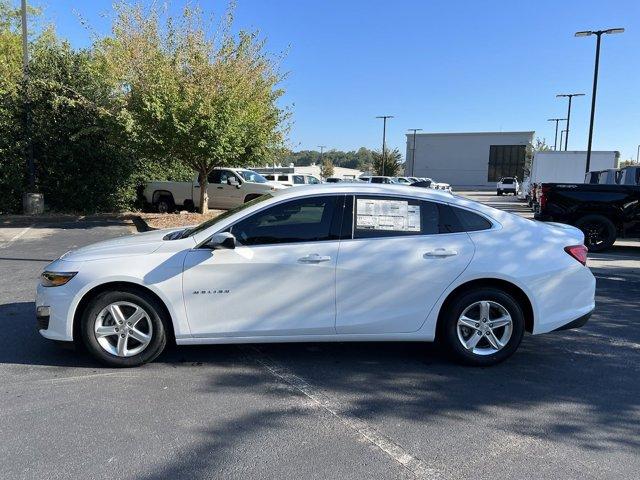 Photo of 2025 Summit White Chevrolet Malibu
