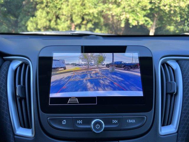 Photo of 2025 Summit White Chevrolet Malibu