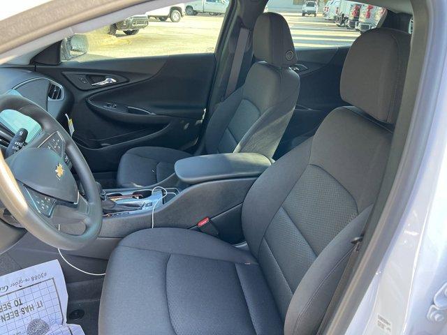 Photo of 2025 Summit White Chevrolet Malibu