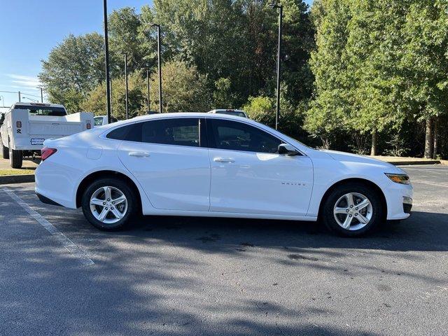 Photo of 2025 Summit White Chevrolet Malibu