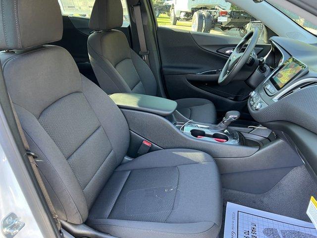Photo of 2025 Summit White Chevrolet Malibu